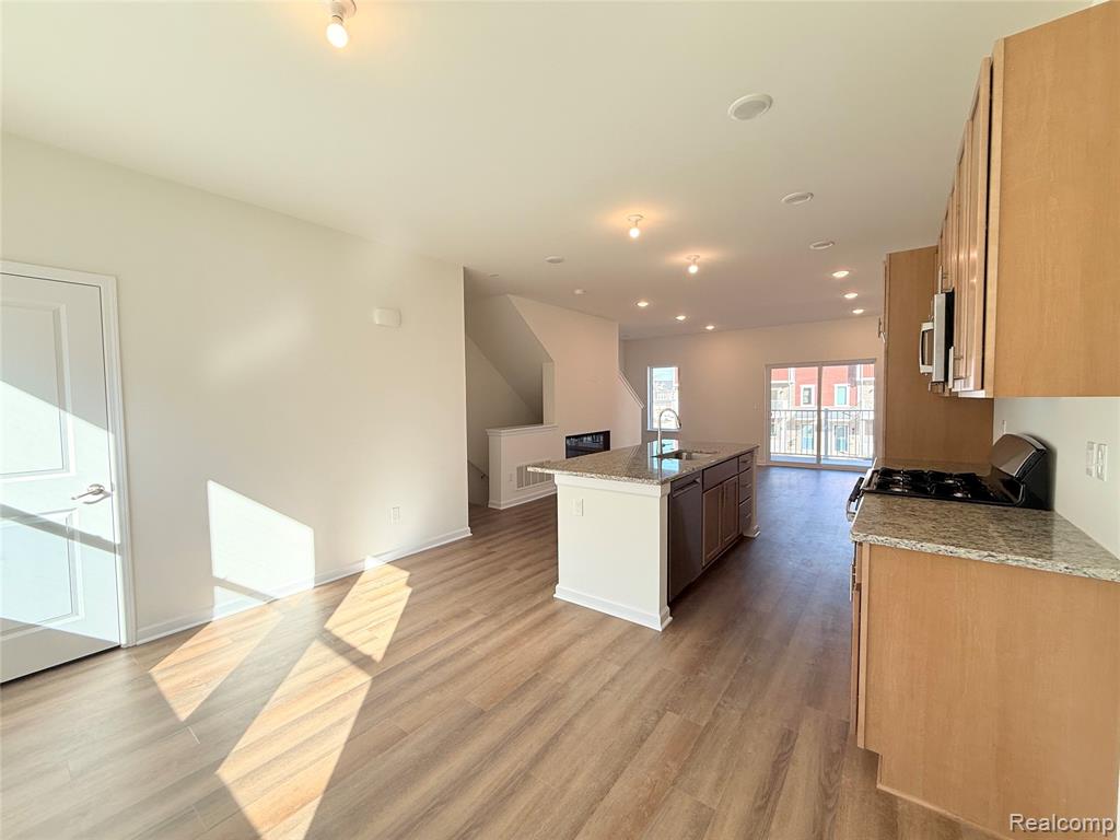 4864 Parkside Lane, Troy, MI 48085 — front exterior