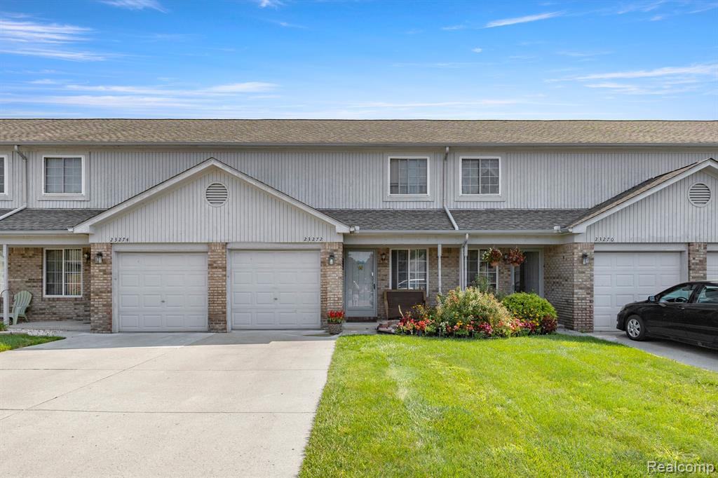 23272 STOFLET Lane, Trenton, MI 48183 — Photo 4