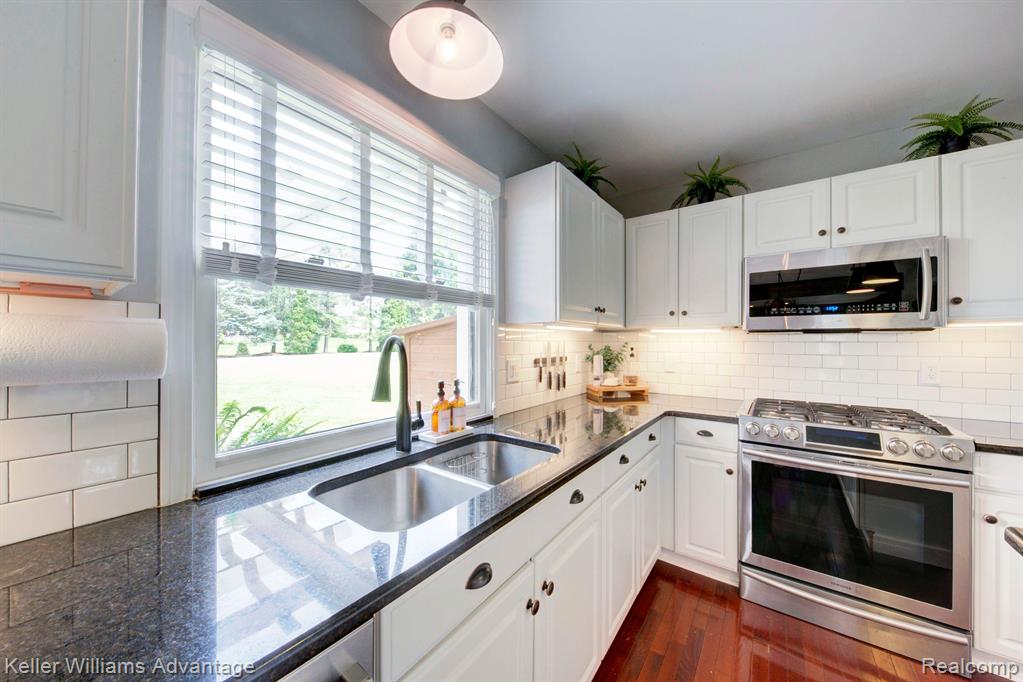 47694 EDINBURGH Drive, Plymouth, MI 48170 — Photo 21