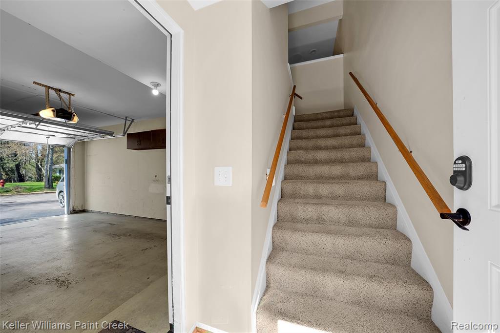 809 Corners Court, 23, Lake Orion, MI 48362 — Photo 2