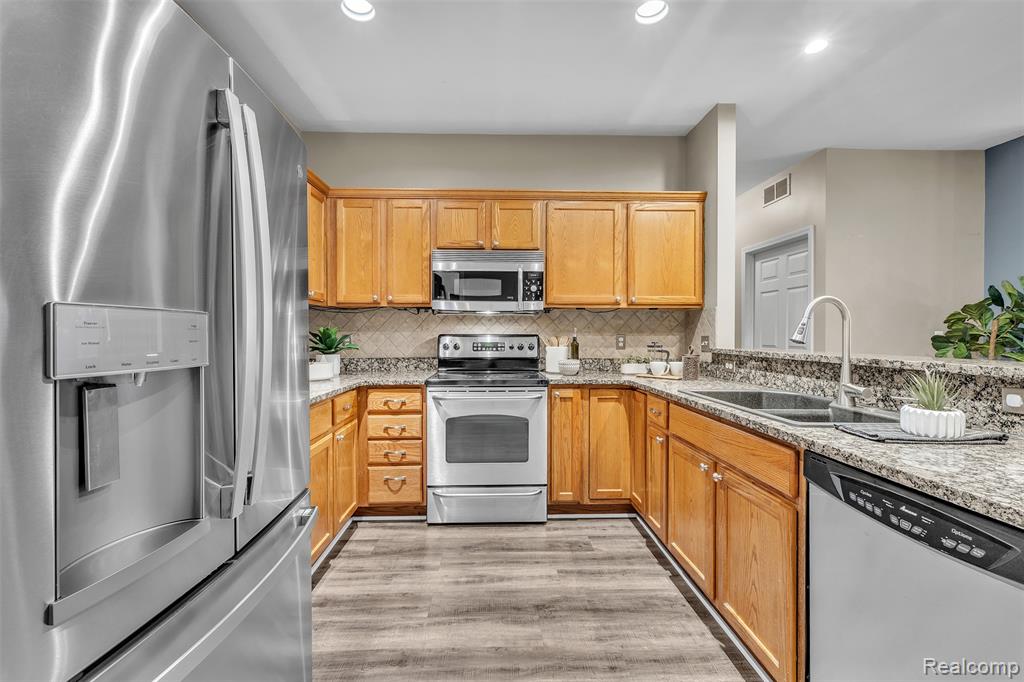 5589 TWIN OAKS Drive, Sterling Heights, MI 48314 — Photo 19