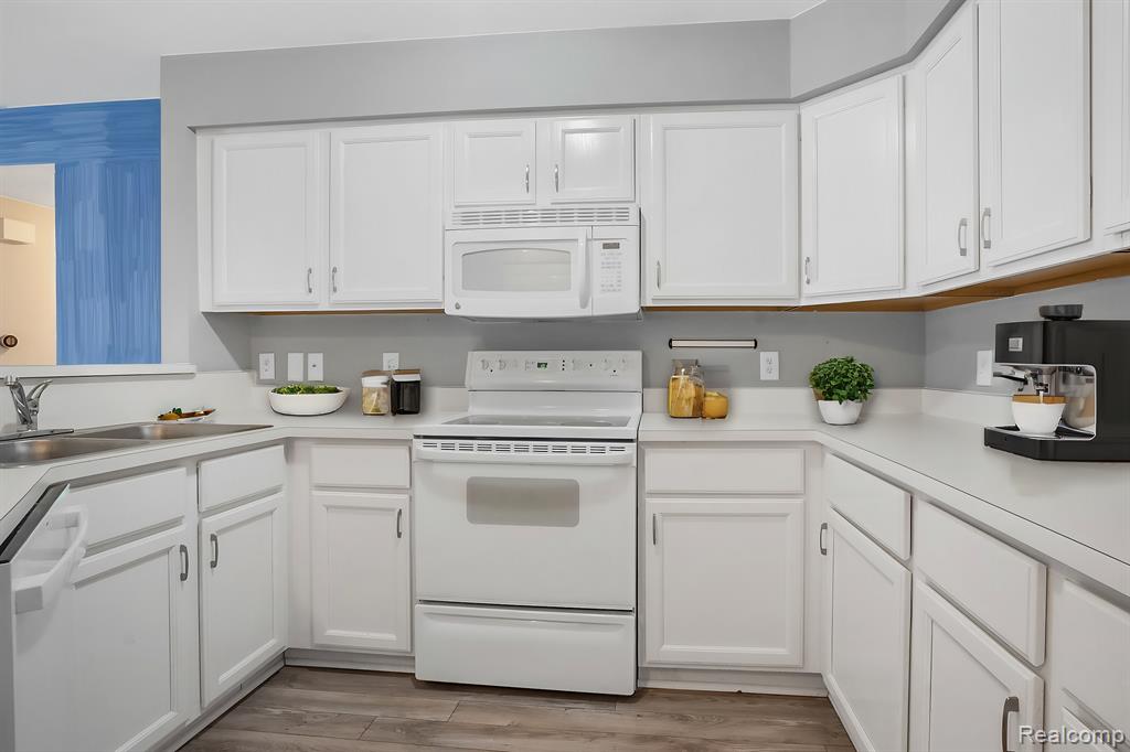 1523 Weatherstone Drive, Ann Arbor, MI 48108 — Photo 4