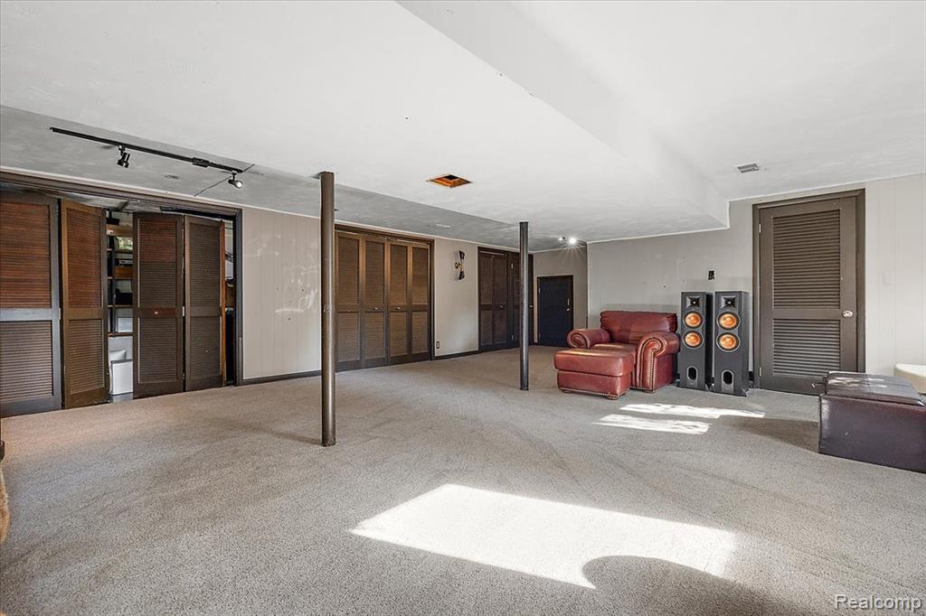 7315 Lindenmere Drive, Bloomfield Hills, MI 48301 — Photo 41