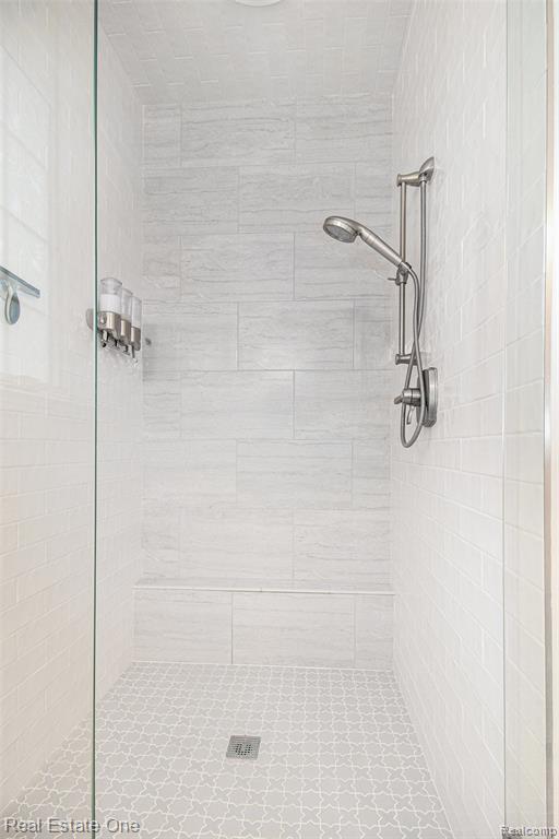 724 Knolls Landing Drive, 18, Milford, MI 48381 — Photo 17