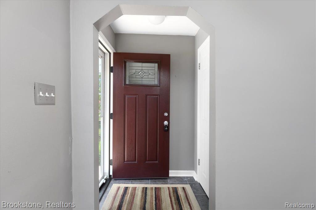 516 N EDGEWORTH Avenue, Royal Oak, MI 48067 — Photo 4