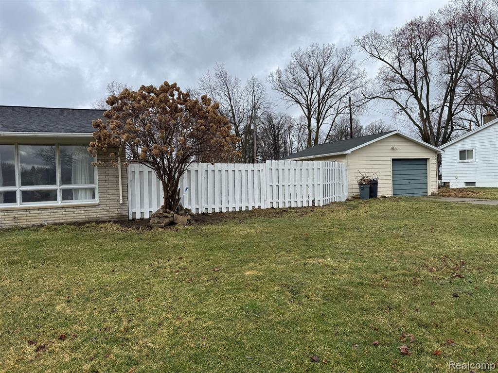 5520 Litchfield Drive, Flint, MI 48532 — Photo 21