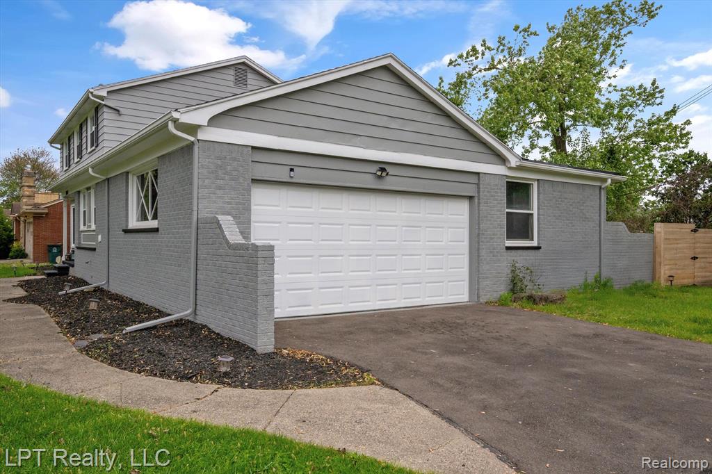 18441 ROSELAND Boulevard, Lathrup Village, MI 48076 — Photo 50