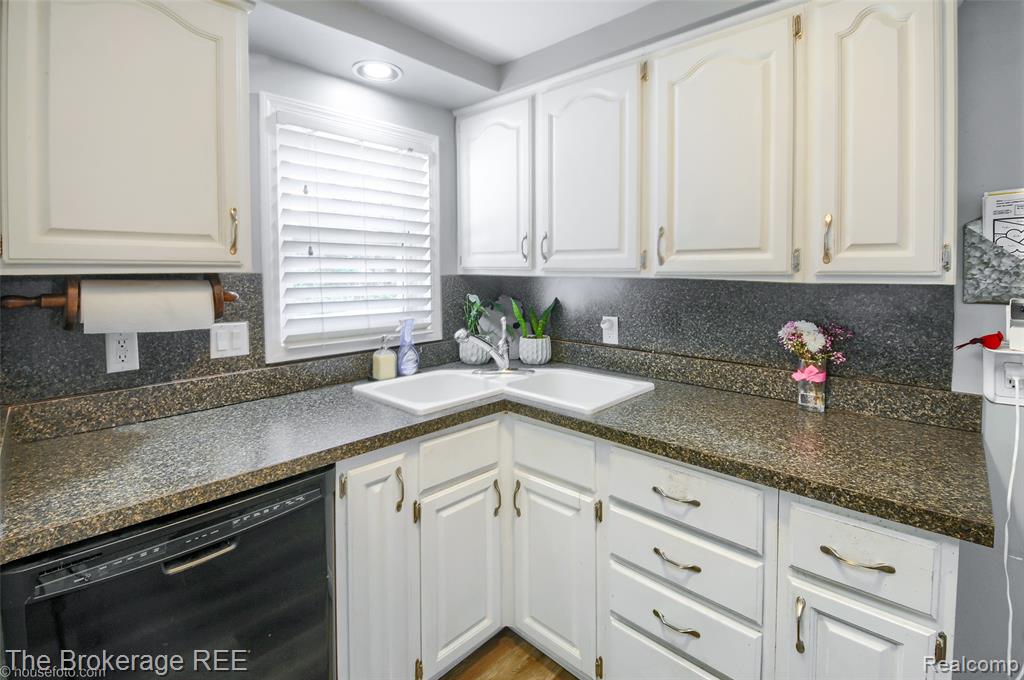 4462 Dye Road, Swartz Creek, MI 48473 — Photo 18