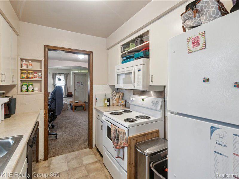 914 COMFORT Street, Lansing, MI 48915 — Photo 11