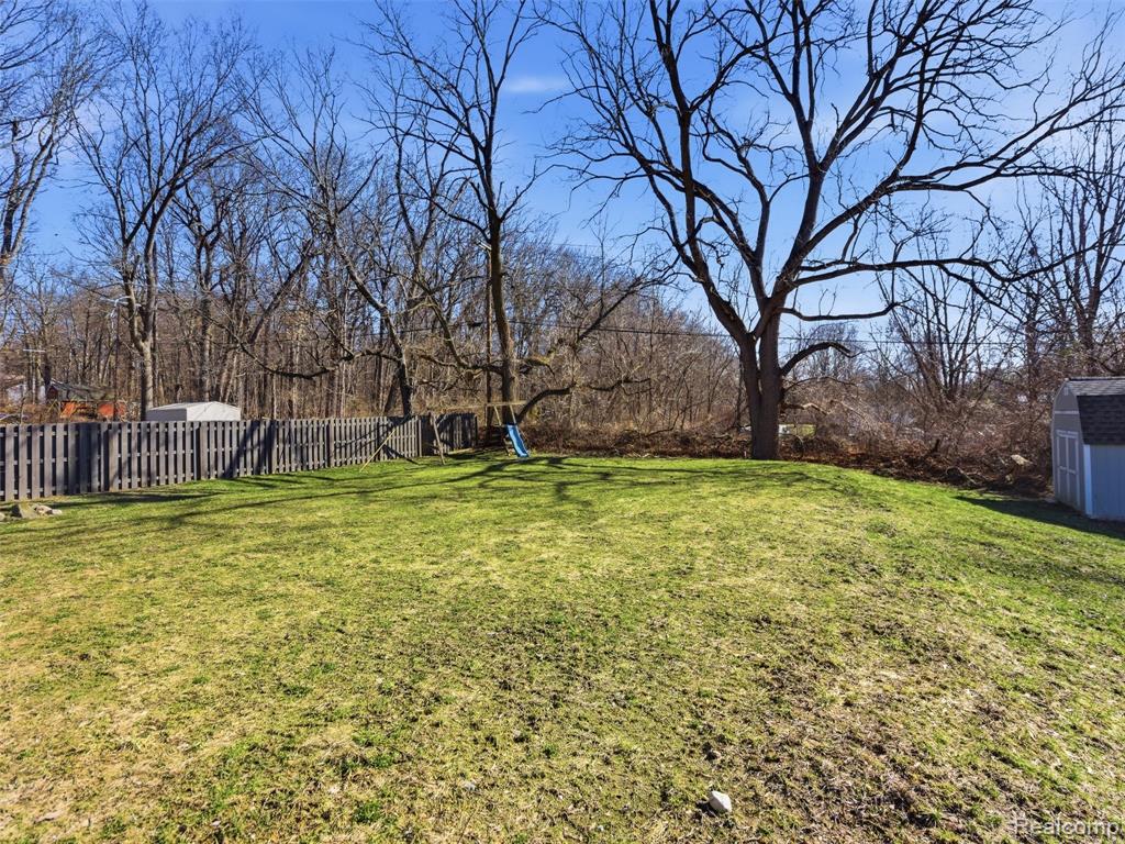 7640 Clintonville Road, Clarkston, MI 48348 — Photo 27