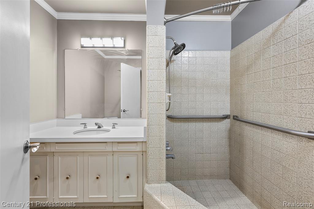 7106 Bridge Way W, West Bloomfield, MI — Photo 18