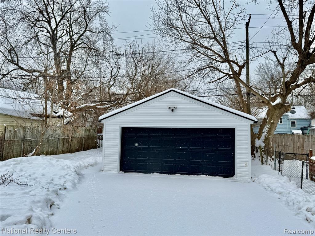 594 E Mansfield Avenue, Pontiac, MI 48340 — Photo 2