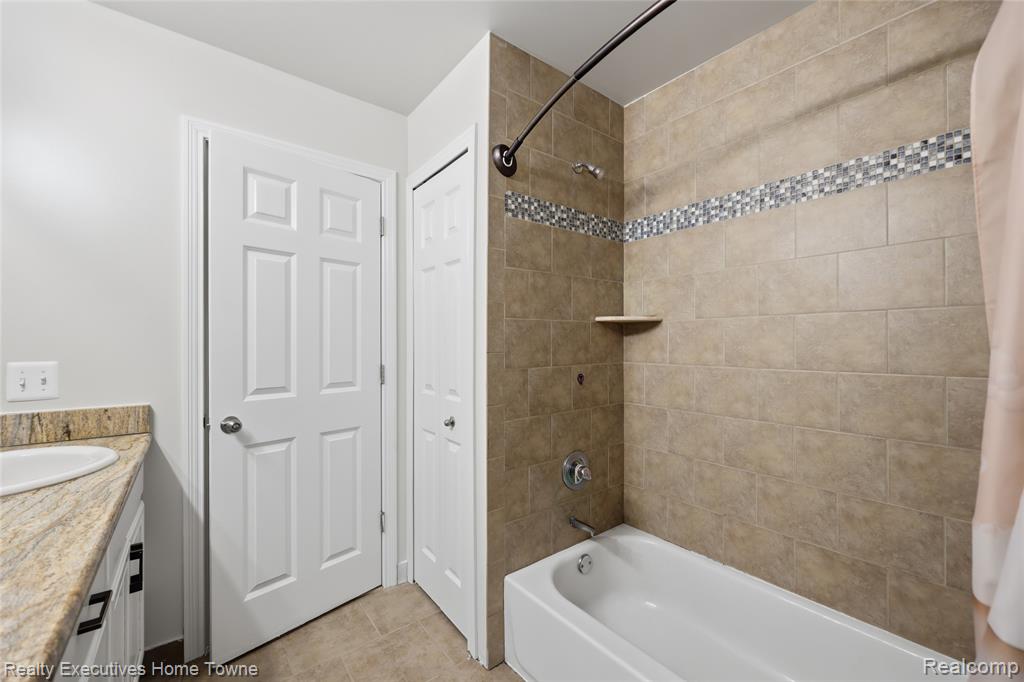 50486 Torrey Pines Drive, Macomb, MI 48042 — Photo 43
