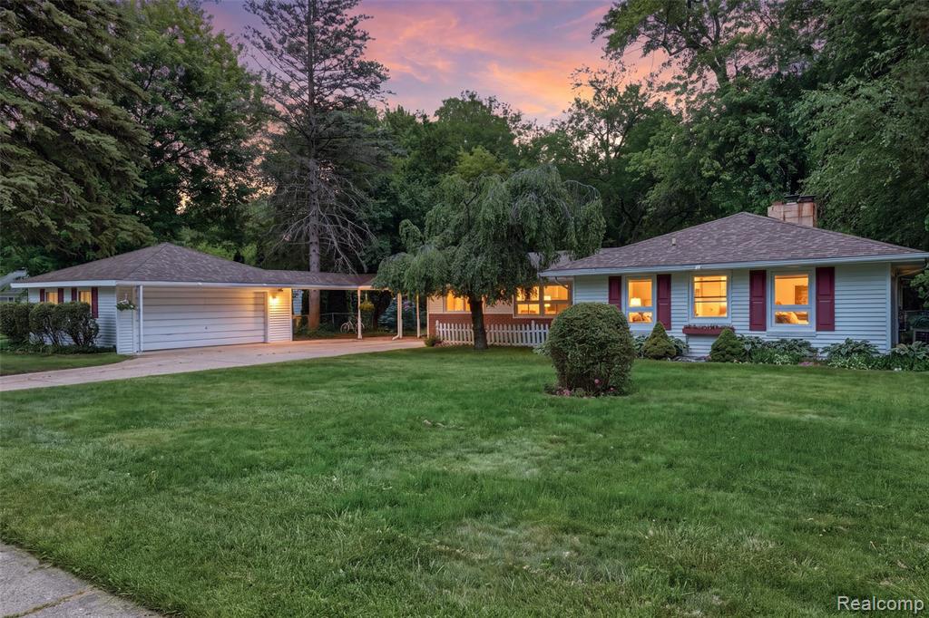 32425 Cloverdale Avenue, Farmington, MI 48336