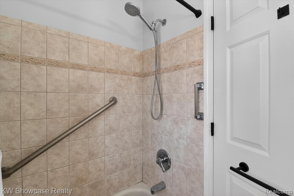622 Elizabeth Street, Milford, MI 48381 — Photo 24