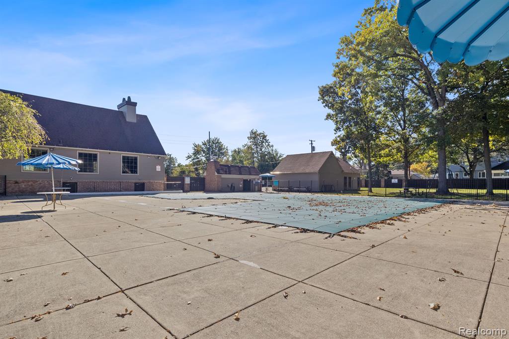 1961 WICKHAM Street, Royal Oak, MI 48073 — Photo 32