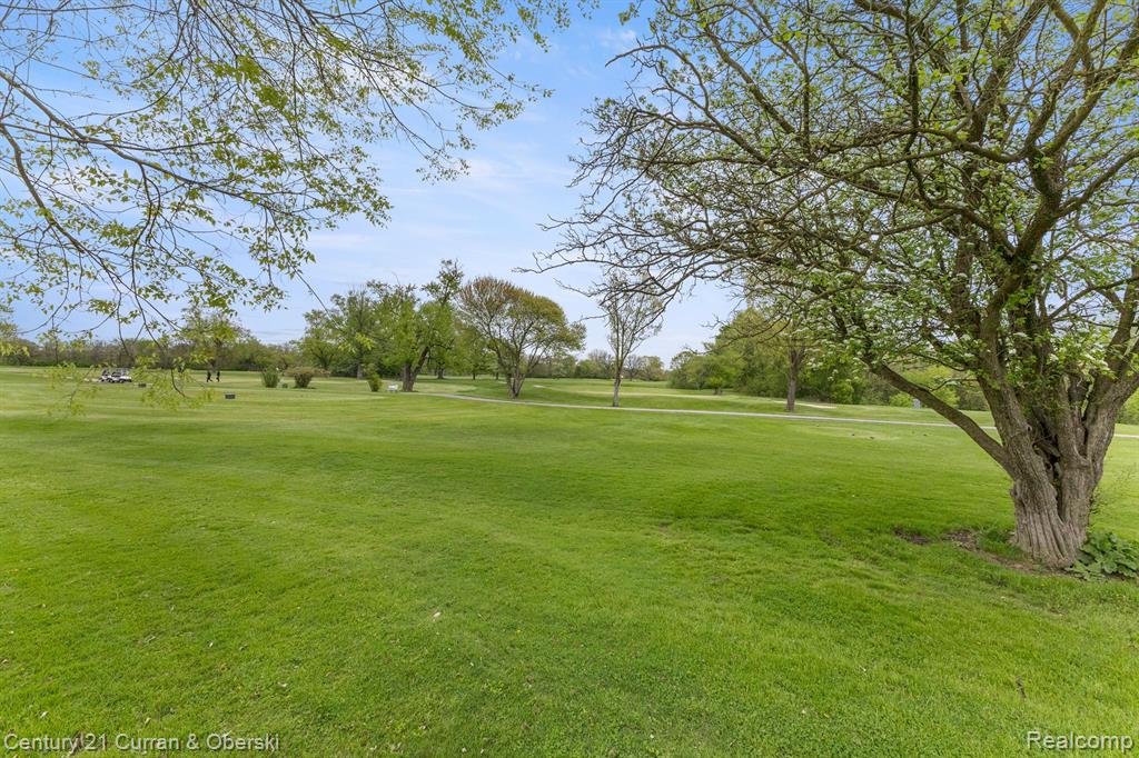 7484 N CHARLESWORTH Street, Dearborn Heights, MI 48127 — Photo 46