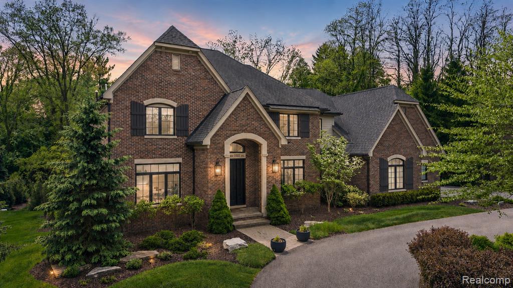 FEATURED LISTINGS
