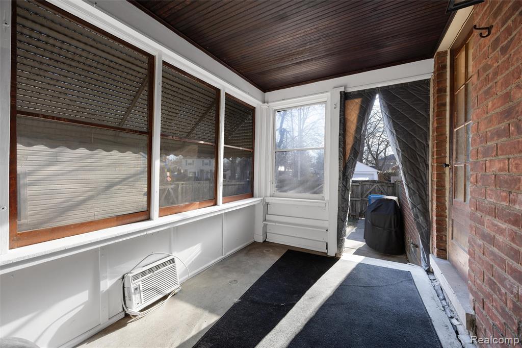 20701 Toles Lane, Grosse Pointe Woods, MI 48236 — Photo 24