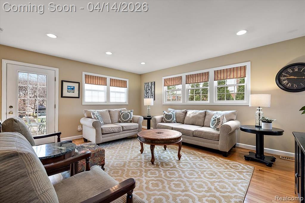 31251 Heath Court, Beverly Hills, MI 48025 — Photo 17