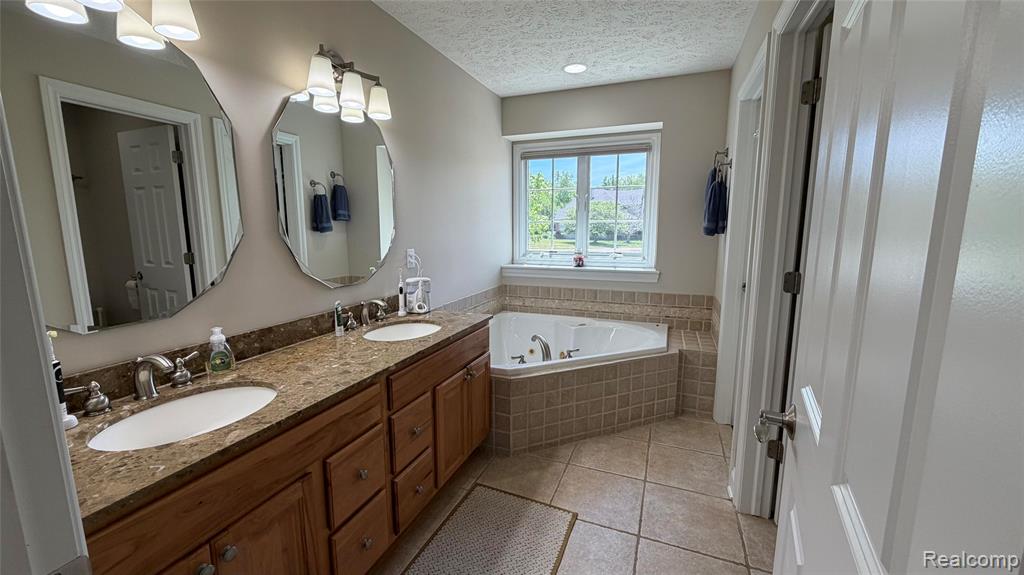 2380 Houghton Hollow Drive, Lansing, MI 48911 — Photo 28
