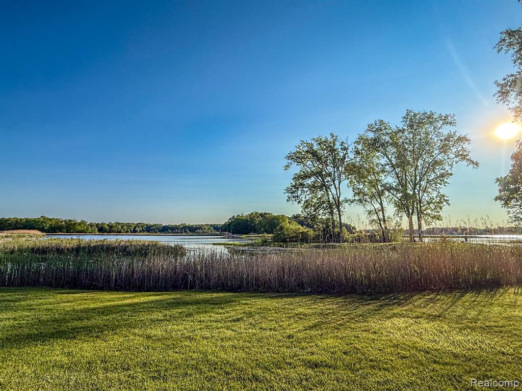 11600 Bay Drive, Fenton, MI 48430 — Photo 12