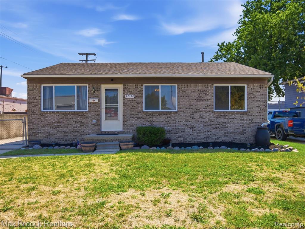 22134 Pleasant Street, Saint Clair Shores, MI 48080