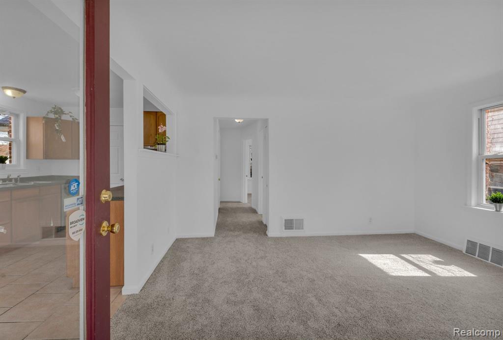 8001 JACKSON Street, Taylor, MI 48180 — Photo 11