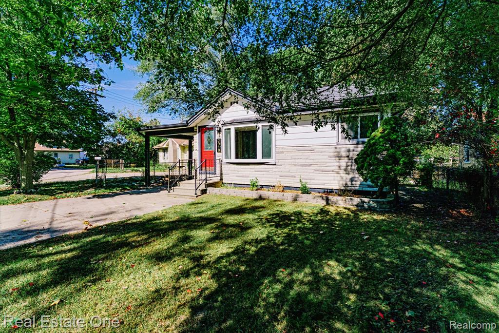 2918 Nagle Court, Keego Harbor, MI 48320 — Photo 3