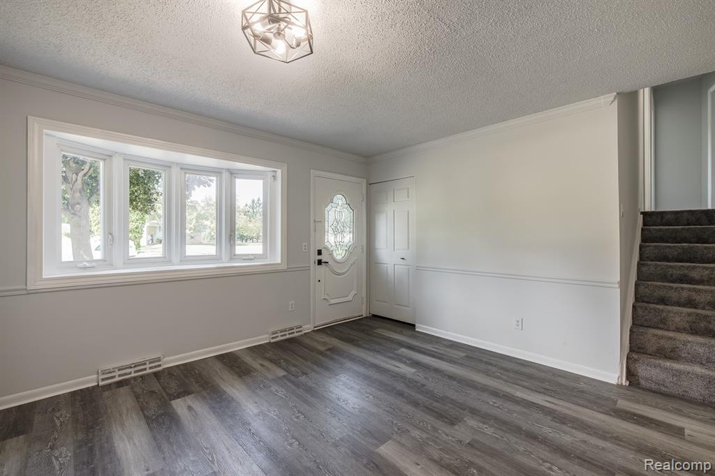 5357 Farm Road, Waterford, MI 48327 — Photo 6