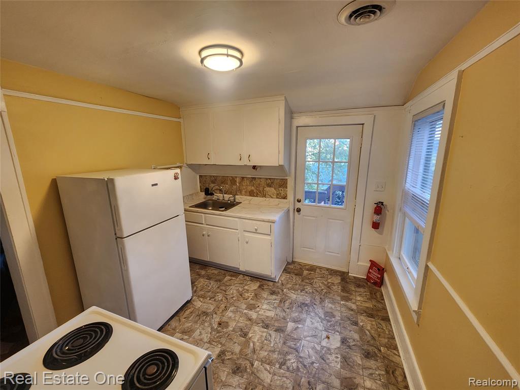 400 Stratford Road, Ferndale, MI 48220 — Photo 11