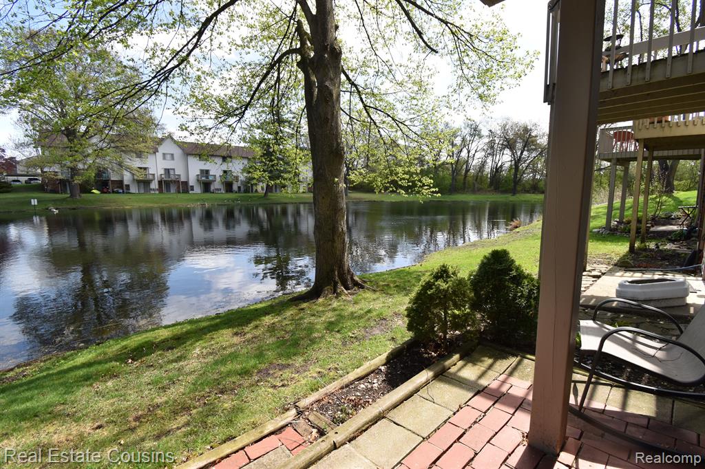 7230 BLUEWATER Drive, 130, Clarkston, MI 48348 — Photo 22