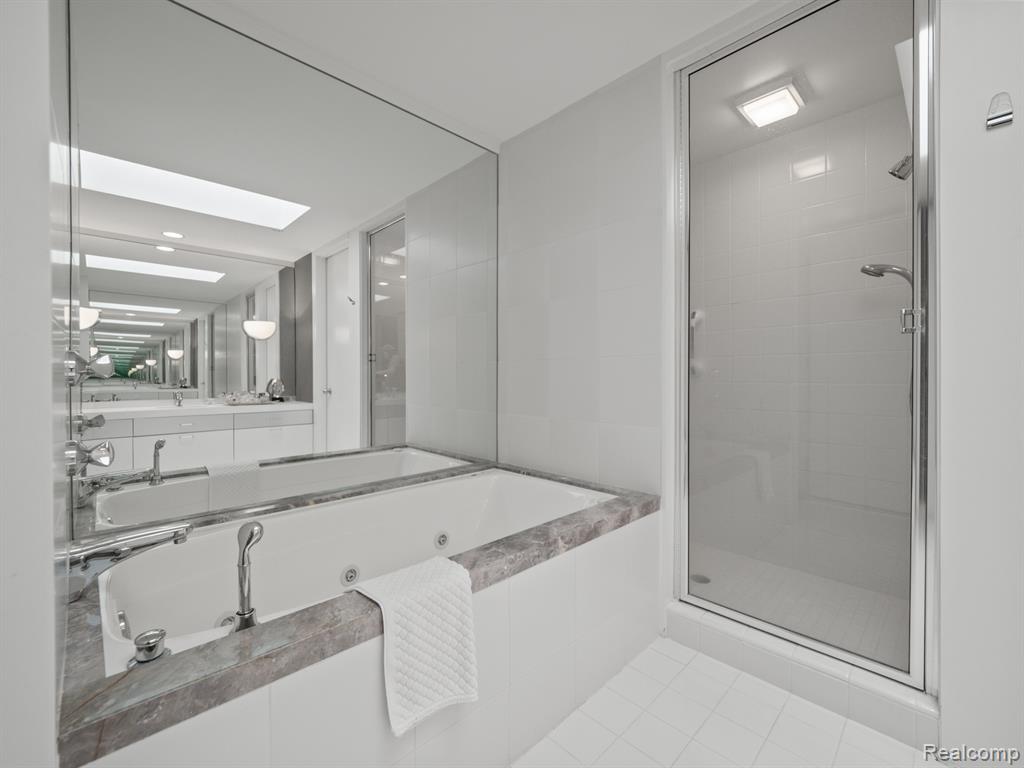 6383 WING LAKE Road, Bloomfield Hills, MI 48301 — Photo 24