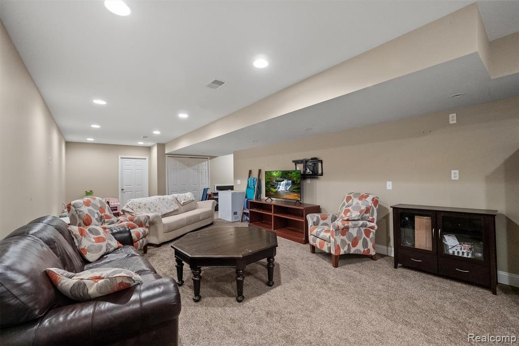 6135 Strawberry Circle, Commerce Twp, MI 48382 — Photo 22
