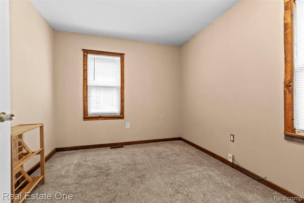 9140 Cloverlawn Street, Detroit, MI 48204 — Photo 11