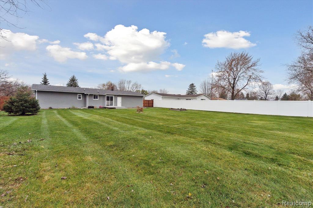 7107 FAIRGROVE Drive, Swartz Creek, MI 48473 — Photo 33