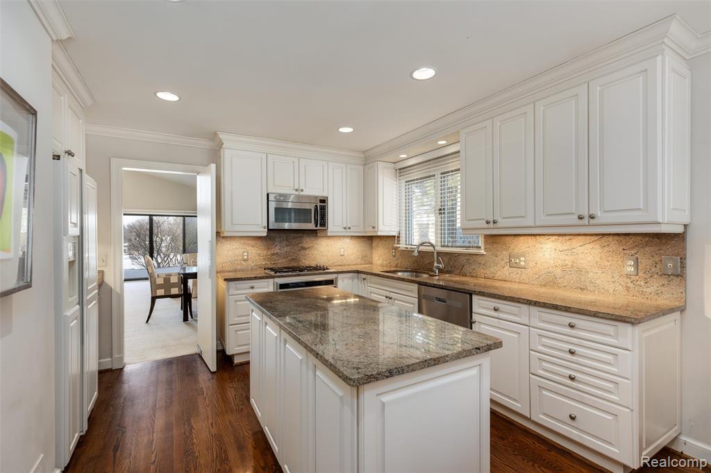4260 Wabeek Lake Drive S, Bloomfield Hills, MI 48302 — Photo 14
