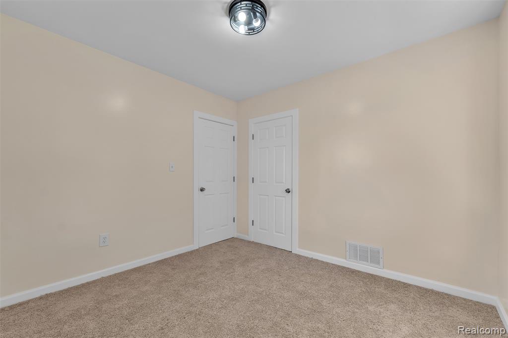 14521 SUSSEX Street, Detroit, MI 48227 — Photo 13