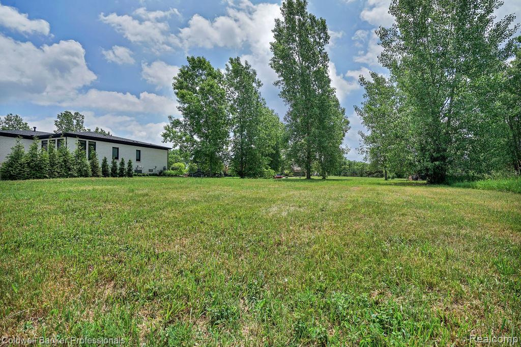 1932 Sandy Shores Drive, Oxford, MI 48371 — Photo 17