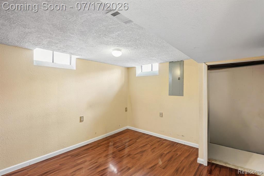 8325 N Hubbard Street, Westland, MI — Photo 25