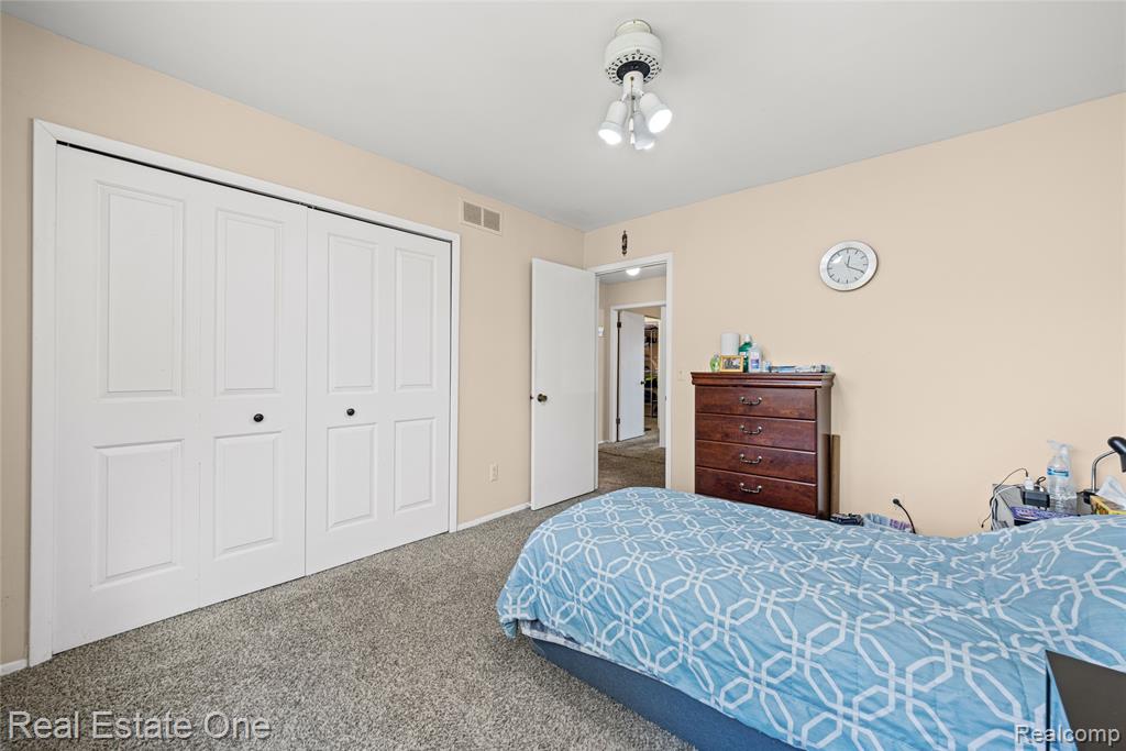 5226 Brett Court, West Bloomfield, MI — Photo 36