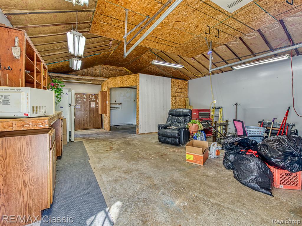 9156 Elizabeth Street, Whitmore Lake, MI 48189 — Photo 19