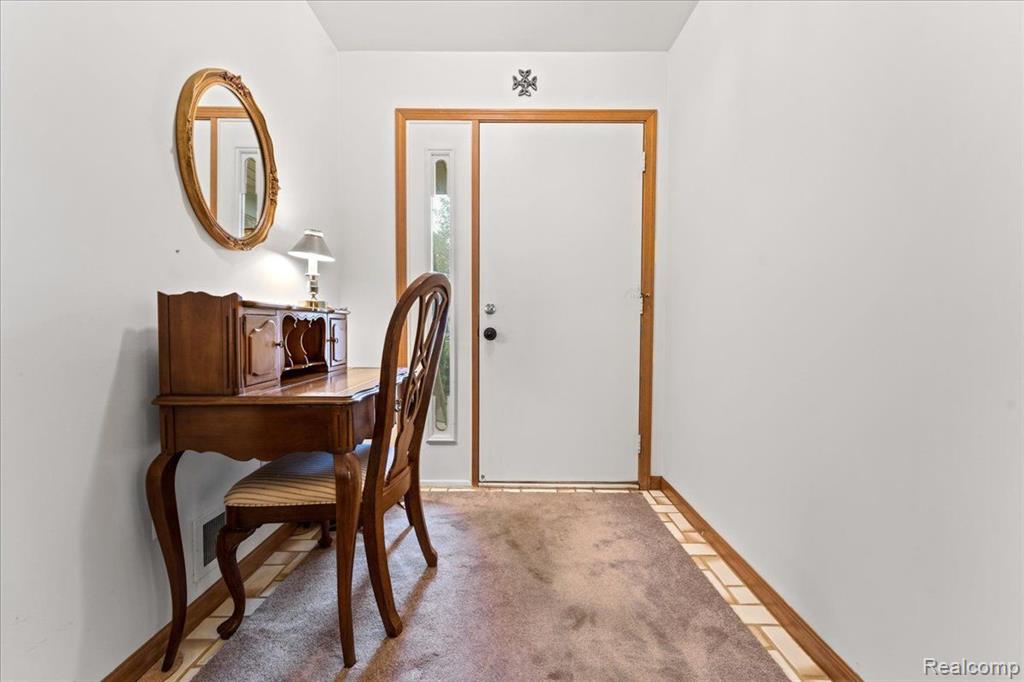 40643 WOODSIDE Drive, Clinton Twp, MI 48038 — Photo 13