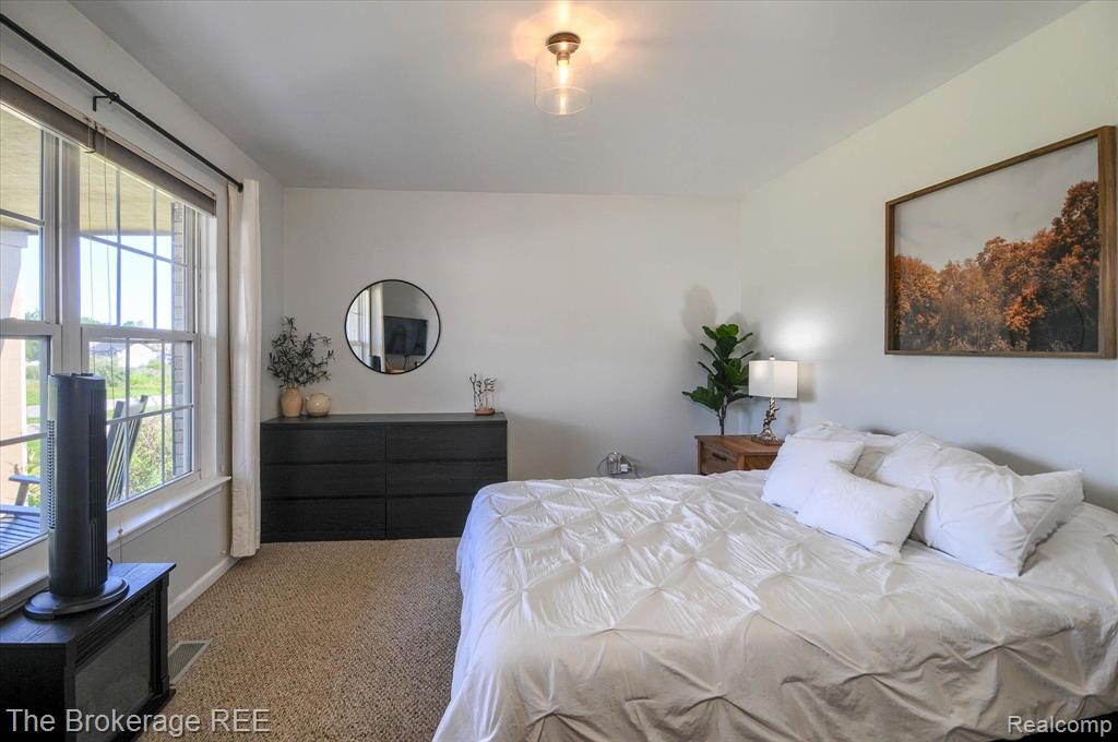 8089 PENINSULA Circle, Grand Blanc, MI 48439 — Photo 23