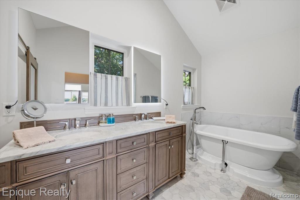 114 Bellevue Avenue, Lake Orion, MI 48362 — Photo 53