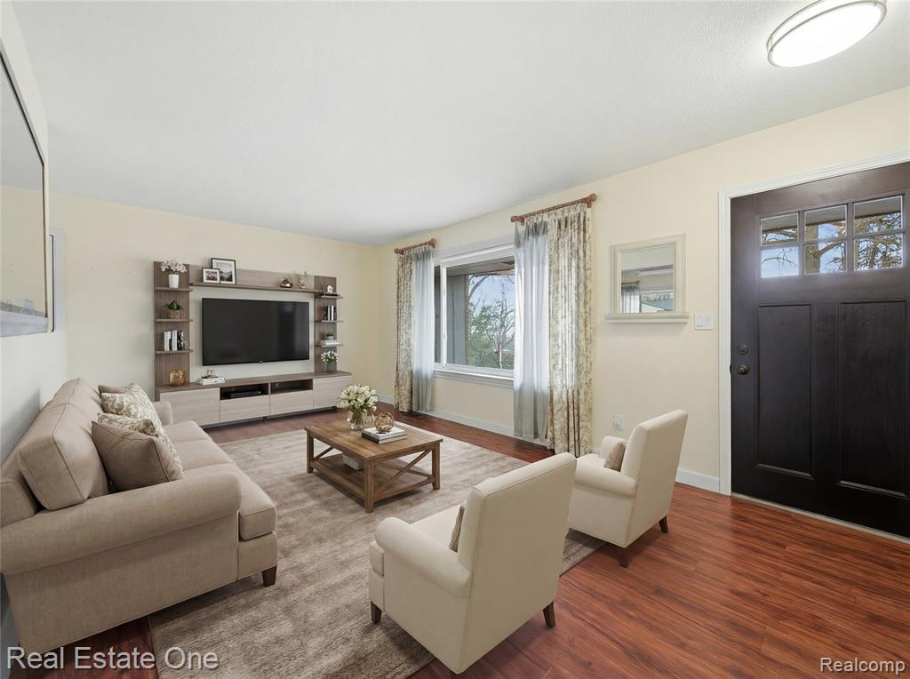 2276 Lakewood Way, Pinckney, MI 48169 — Photo 3