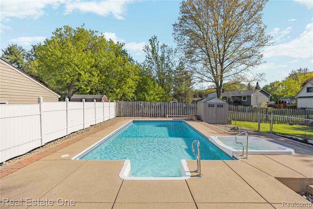 1825 Luneta, Commerce Twp, MI 48382 — Photo 32