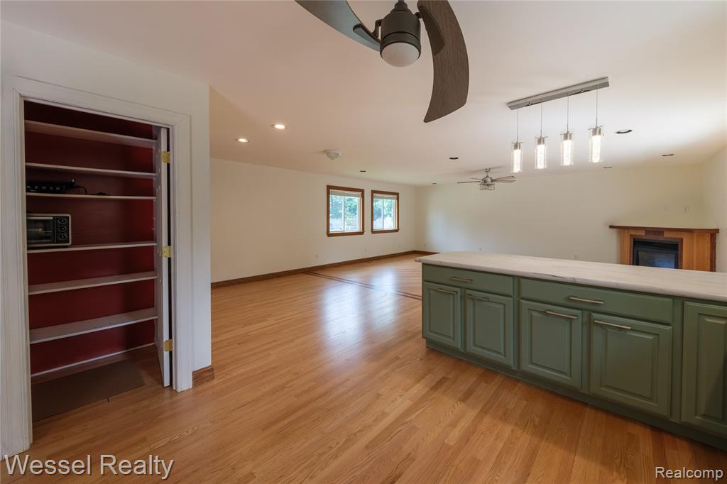 47437 BETTY Street, Shelby Twp, MI 48317 — Photo 10