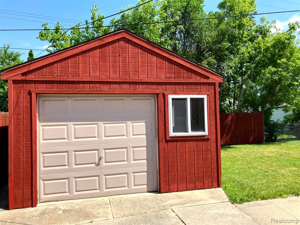 8189 STATE Park, Center Line, MI 48015 — Photo 5