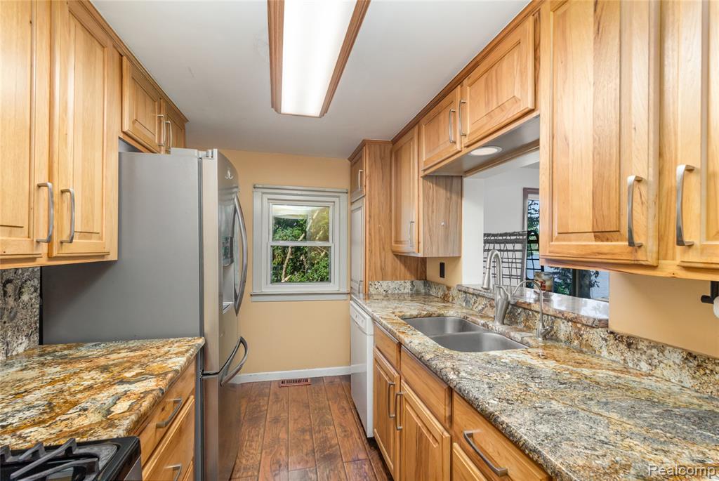 18453 Pellett Court, Fenton, MI 48430 — Photo 7